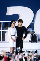 组图：金在中宋智孝携手《豺狼来了》釜山见面会