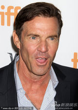 组图：《不顾一切》首映 扎克-埃夫隆西装帅气