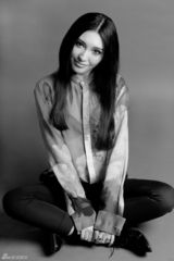 组图:英皇新人杜若写真展优雅复古风