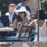 组图：LadyGaga狂甩赘肉 碎花比基尼清凉度假