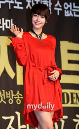 组图：SJ晟敏宣传《President》 王智慧大红裙抢镜