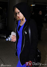 组图：少女时代Kara与IU等结束泰国公演飞抵韩国