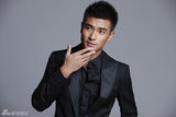 组图：郑凯黑色西装写真曝光 时尚型男展绅士魅力