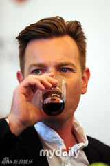 组图：英国男星伊万-麦格雷戈访韩出席新闻发布会