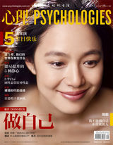 组图：周韵拍摄杂志大片 不做自己不喜欢的人