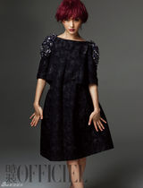 高清图：周迅红发登《时装》表情鬼马