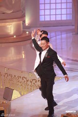 组图：2012港姐竞选 刘德华携手魔术师Cyril演出