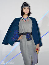 组图：甘露时装周冷酷看秀与人全程无交流