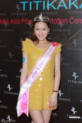 组图：应届亚姐出席颁奖礼 冠军冯雪冰想在港定居