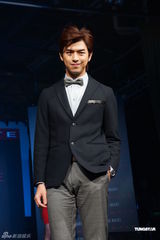 组图：陈柏霖鼓励选手自信 理想情人要独一无二