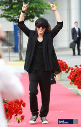 组图：少时秀英尹道贤接任《深夜TV演艺》主持人