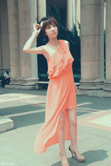 组图：穆婷婷街拍写真 古装美女焕发复古味