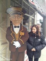 组图：韩星申世京纽约照时尚优雅