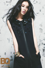 组图：黄圣依妩媚登BQ封面 称继续前行不再重压