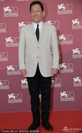 组图：《起风了》发布会 泷本美织花裙亮相