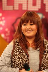 组图：达人秀选手《lady呱呱》秀歌艺玩石头剪子布