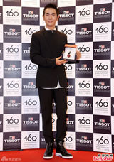 组图：“温太医”张晓龙做代言 台北展优雅形象