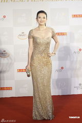 组图：章子怡金色人鱼装现身红毯 心情大好懒理传闻