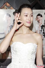 组图：梁洛施手语演绎歌曲 与李泽楷还有联络