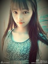 组图：武大女神微博走红 清新甜美运动风