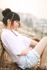 组图：童可可夏日写真白衣小清新