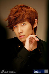 组图：WonderGirl携MBLAQ为韩流文化综合杂志拍写真