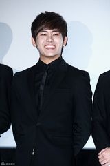 组图：韩团INFINITE正装出席演唱会电影媒体首映式