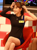 高清组图：柳岩“卸妆”掀刘海 冒犯刘德华惊小S