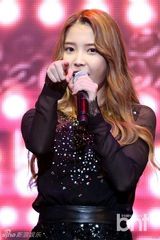 组图：歌手IU透视装宣传新专辑告别甜美展性感