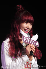 组图：韩新女团AOA出道 纪念发售首张专辑