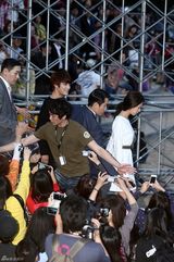 组图：金在中宋智孝携手《豺狼来了》釜山见面会