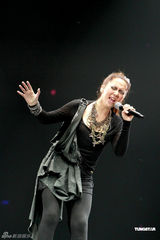 组图：卫兰个唱展魔幻双翅 老板黎明控制台助阵