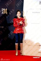 幻灯图：舒淇代言羽绒服 经销商冲破人墙令其受惊吓