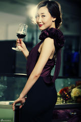 组图：黄金才女陈曦新写真 尽显女人成熟韵味