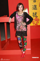 高清组图：英皇群星拍贺年MV 阿娇(钟欣桐)娇艳动人