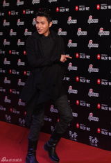 高清图：2011网络盛典红毯陈坤压轴亮相人气旺