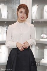 组图：missA秀智出席活动 白衣黑裙甜美可人
