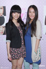 组图：舞台剧《Love Novels》首演 陈嘉宝到场支持