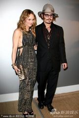 幻灯图集：约翰尼-德普夫妇现身戛纳秀恩爱