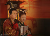 组图：《倾世皇妃》剧照 严宽林心如奢华贵气