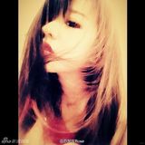 组图：好声音萌妹曝性感照 叼烟狂野秀乳沟