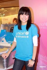 组图：廖碧儿撩发回应整容 古天乐病情恶化急需手术