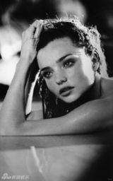 高清组图：米兰达-可儿全裸黑白性感写真曝光