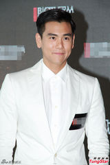 组图：彭于晏出席品牌活动 一身白衣帅气抢镜