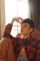 组图：冯铭潮写真忧郁不羁 新歌寓意放弃旧爱重生