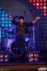 组图：美翻唱达人Sam Tsui&Kurt演唱会落幕