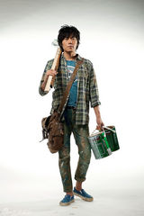 组图：秦昊新剧文艺男变身“犀利哥”