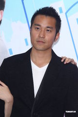 组图：杨丞琳出席新戏首映会 “醉”爱张孝全