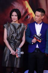 组图：众主创现身《逃出生天》活动现场