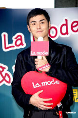 高清组图：阮经天代言寝具 设计床组勇敢追梦